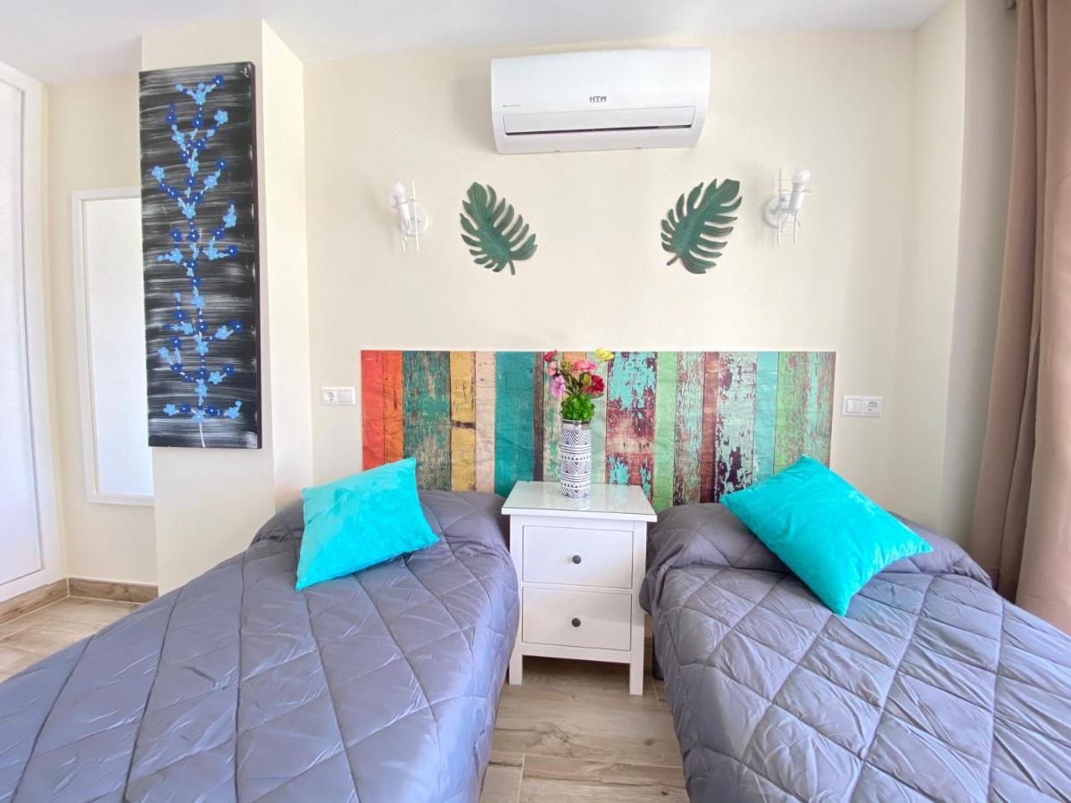 Modern 1 Bedroom Seaside Apartment With Pool Fuengirola Exterior photo